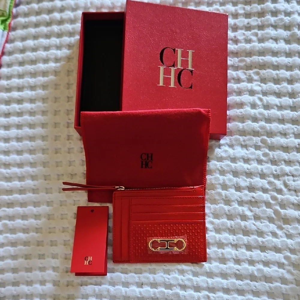 Carolina Herrera Red Leather Card Holder with Gold-Tone Accent - Picture 4 of 8